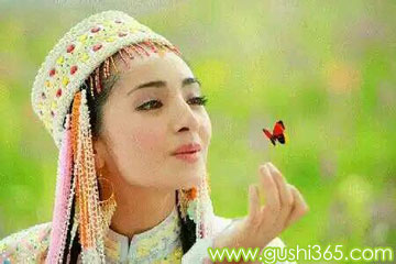 清朝乾隆年间,有一天,皇帝梦见一个美丽的维吾尔女孩